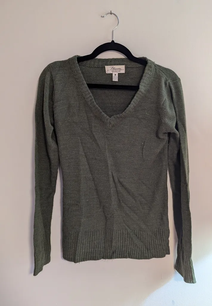 Women's Bluenotes Green V-Neck Sweater - Size Medium photo 1