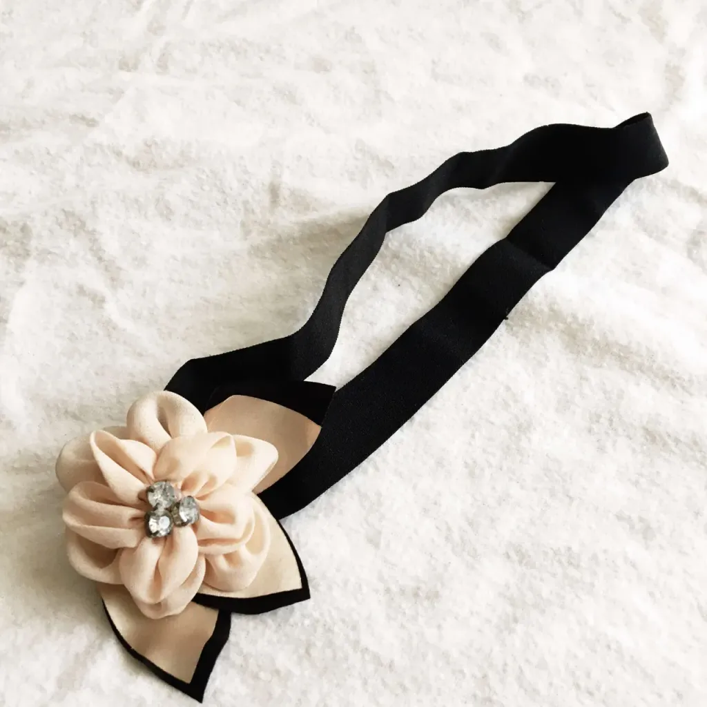 Stretchy Headband with Flower photo 1