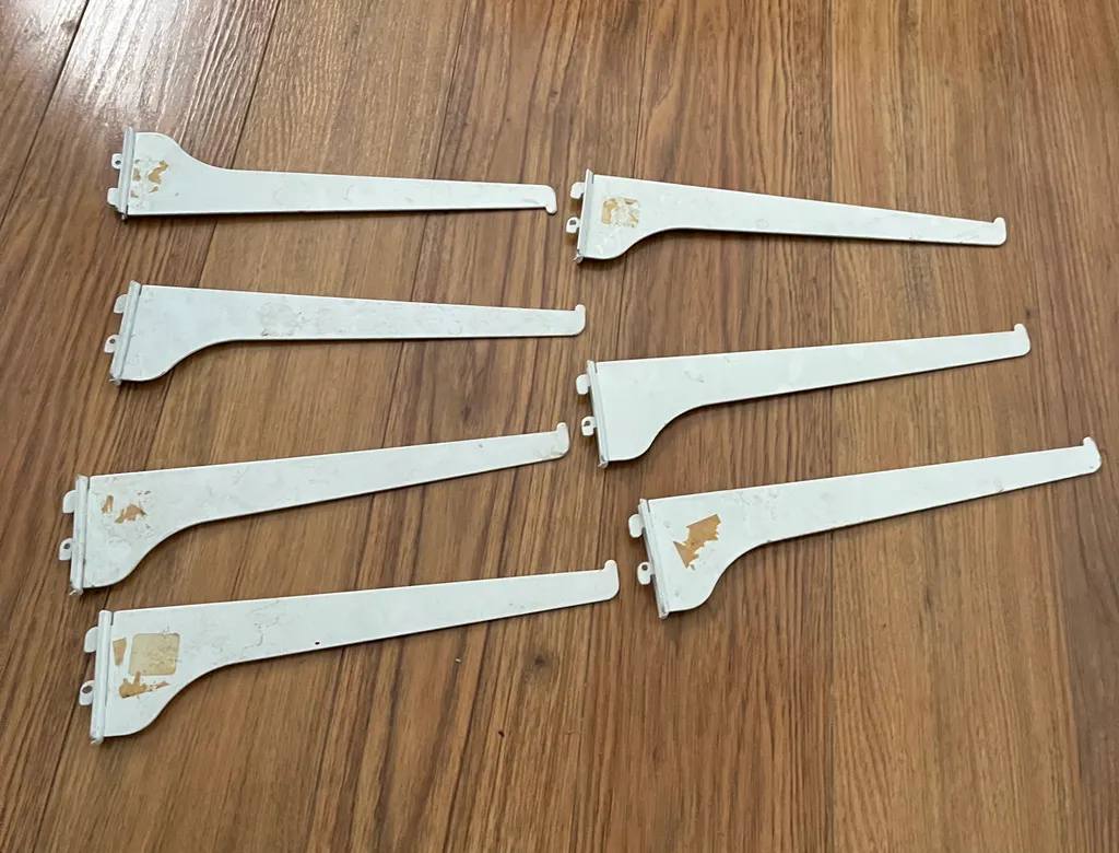 Shelf brackets photo 1