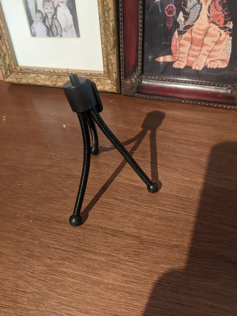 Little tripod photo 1