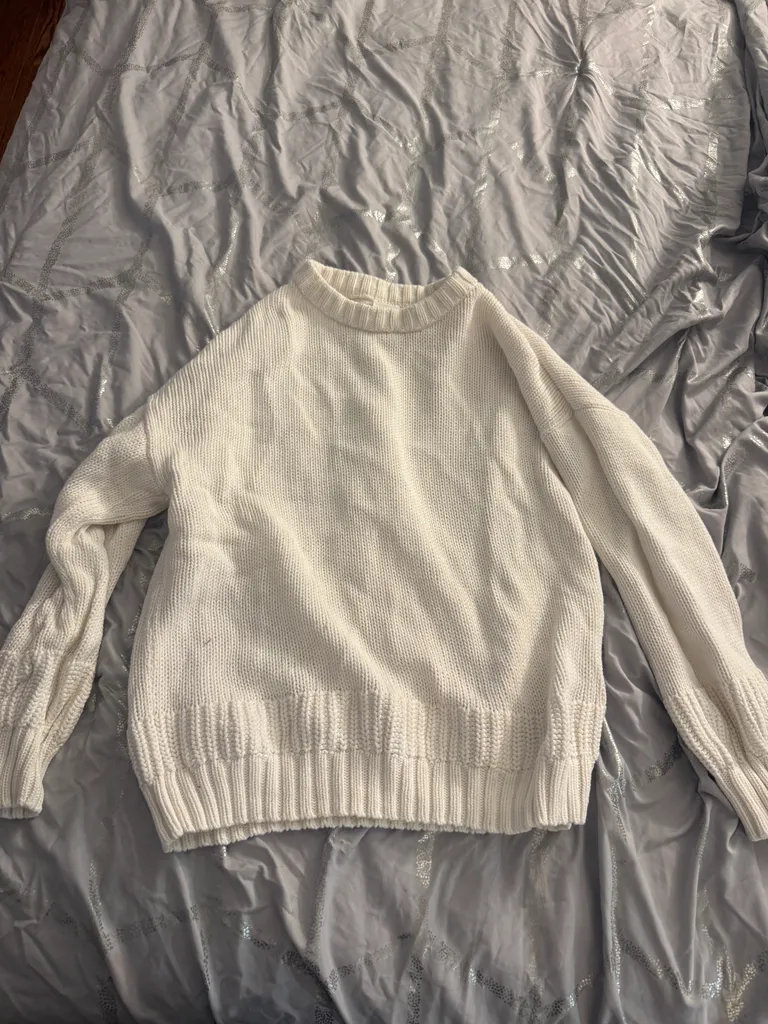 white knit photo 1