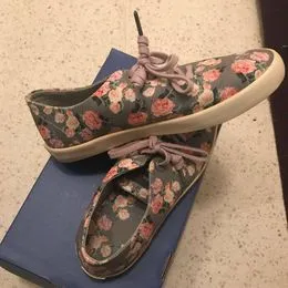 Women's 8 Flower Spring Shoes  photo 1
