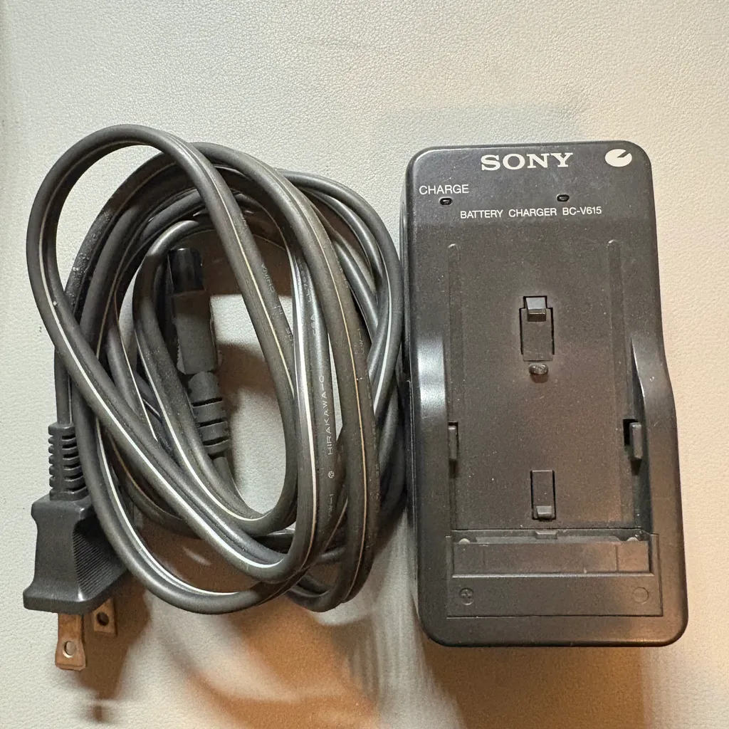 Sony BC-V615 digital battery charger photo 1