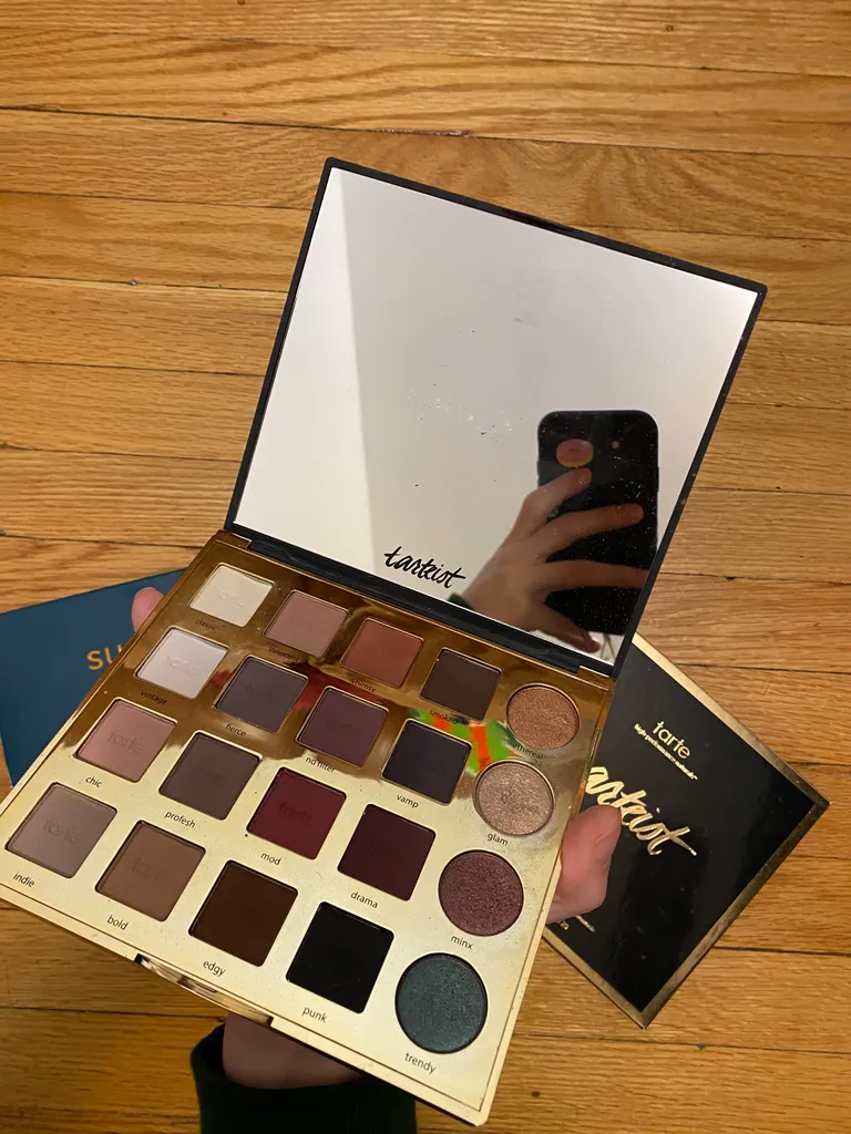 Makeup palettes and brush photo 1