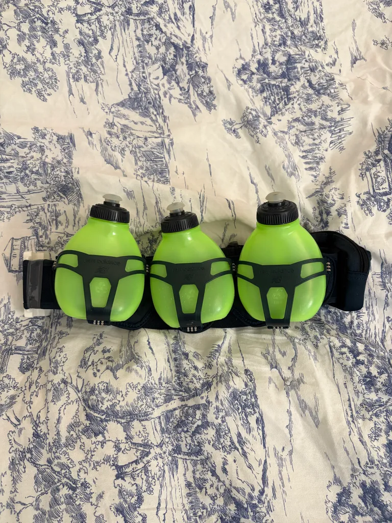 Water bottle running belt photo 1