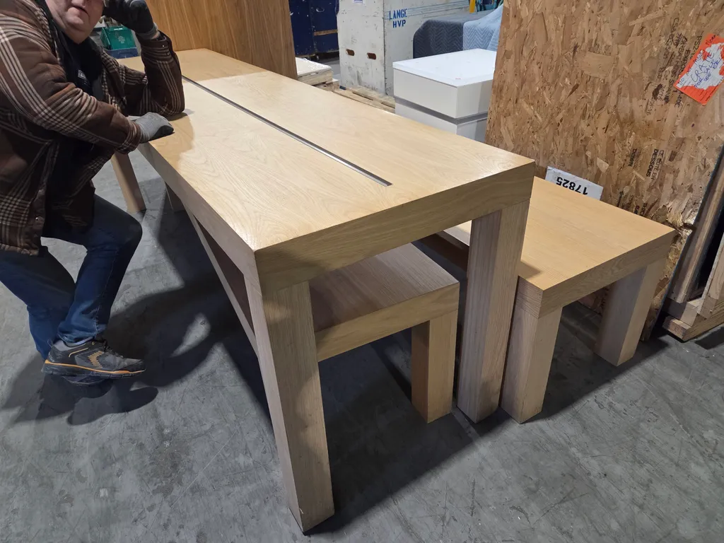 HEAVY duty display table photo 1