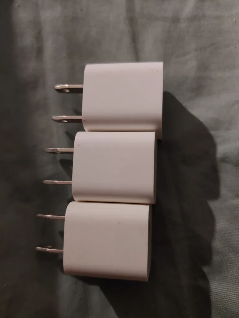 Apple usb plug photo 1