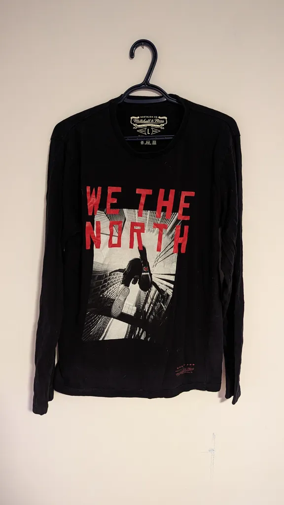 Men's Large Raptors We the North Shirt  photo 1