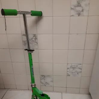 Green Scooter, missing bolt photo 1