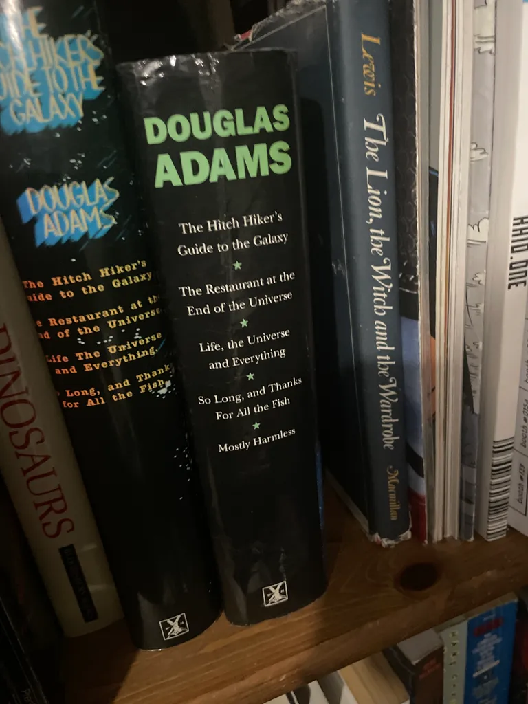 Vintage hitchhikers guide to the universe series book photo 1