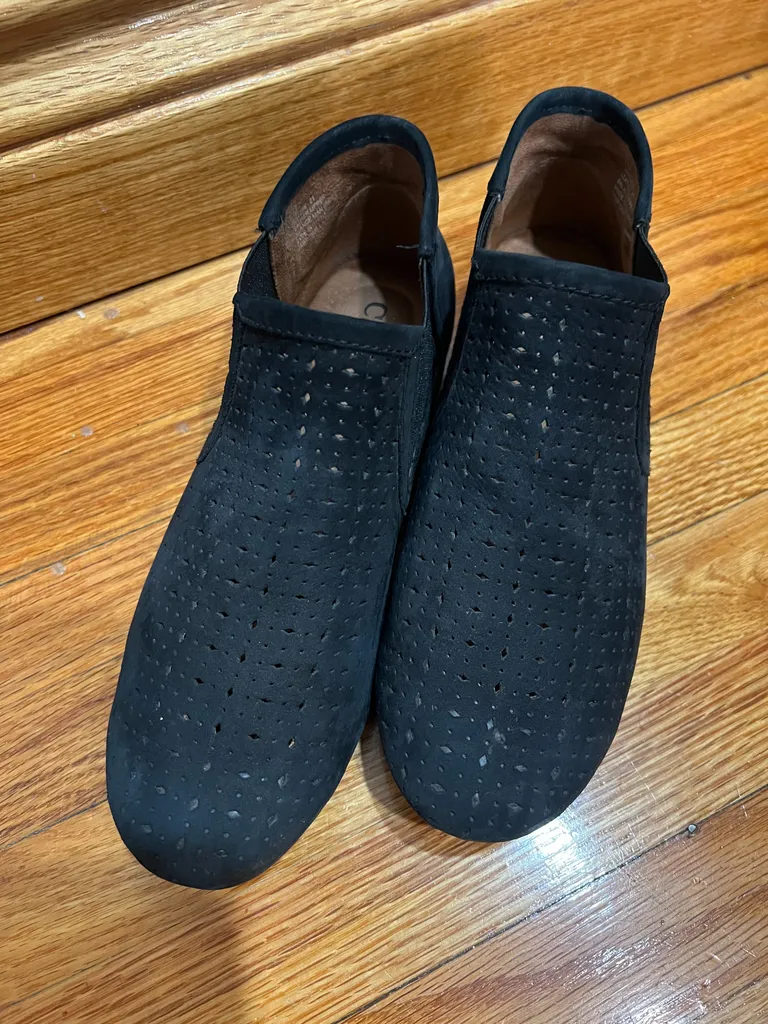 Cobb Hill by New Balance Genuine Leather Ankle Boots, Size 7 photo 1