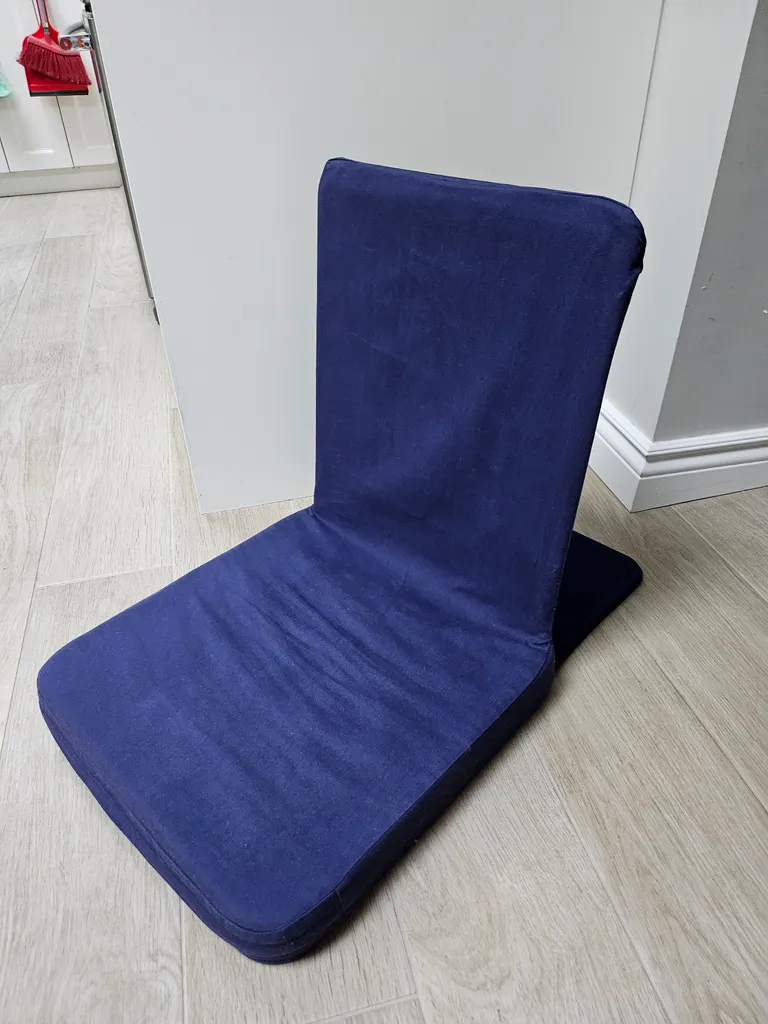 Floor cushion chair photo 1