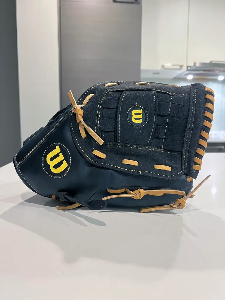 New Wilson Baseball Glove  photo 1