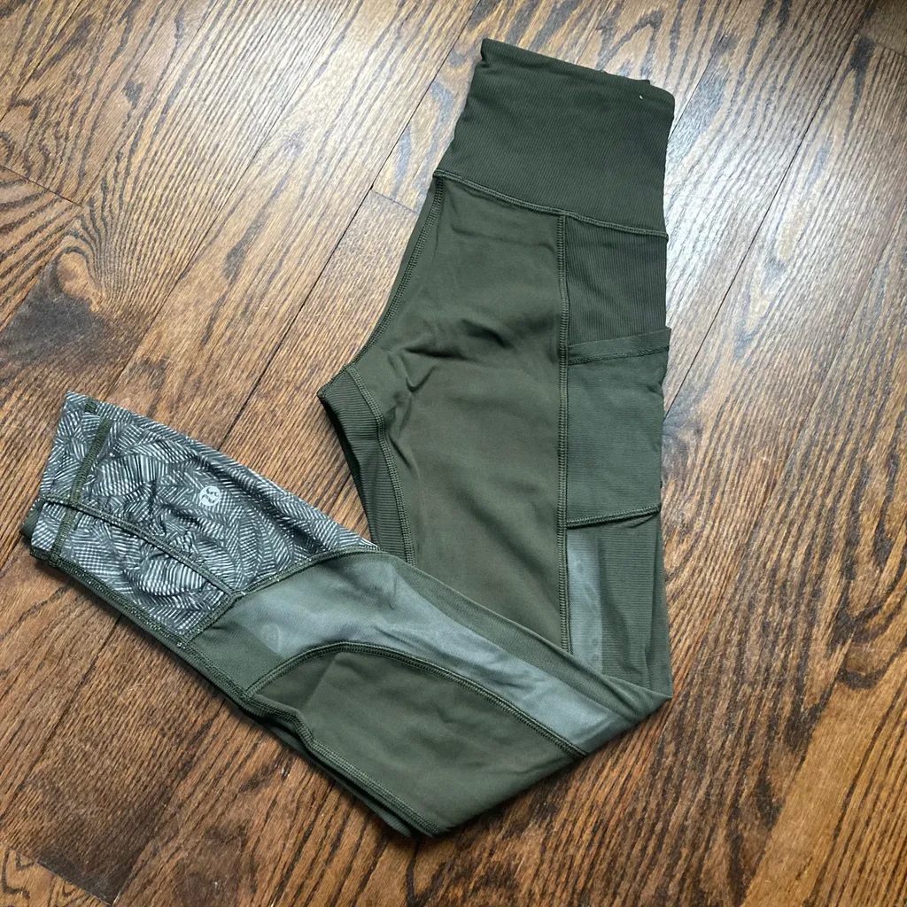 LULULEMON GREEN LEGGINGS SIZE 2 photo 1