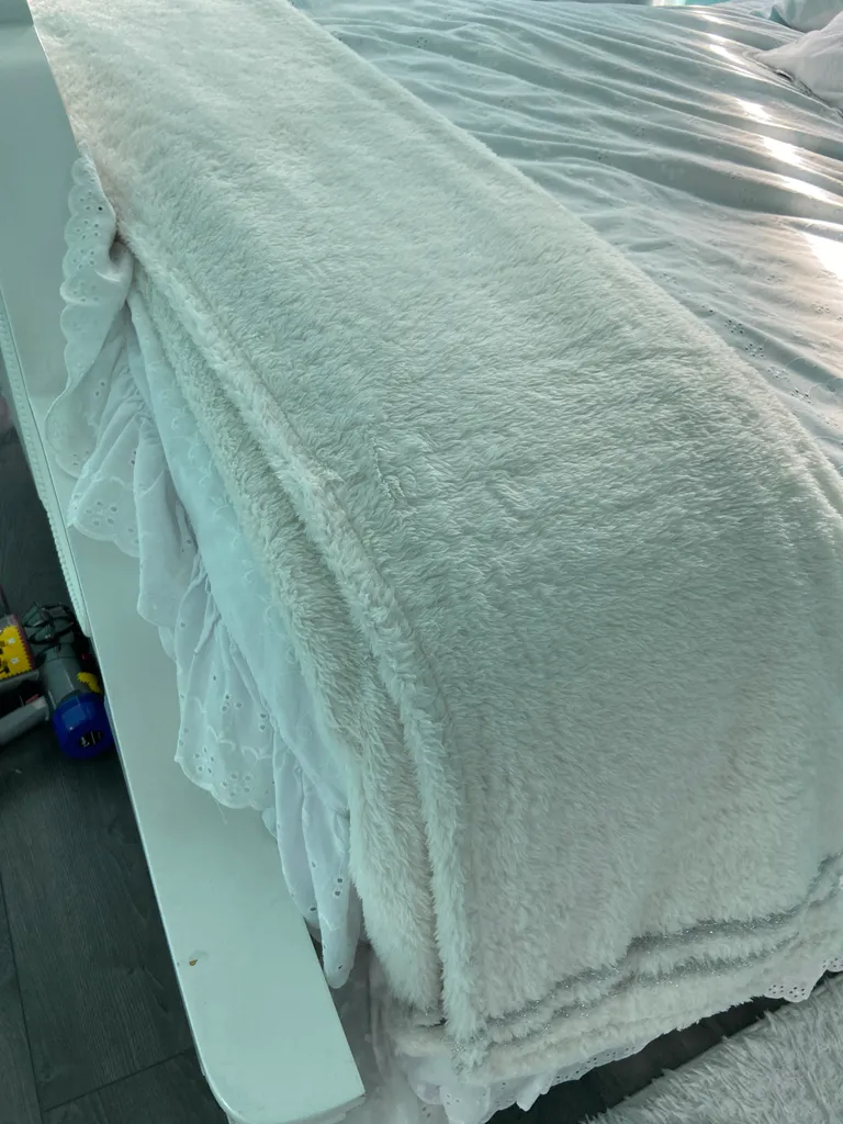 Simons fleece throw blanket  photo 1