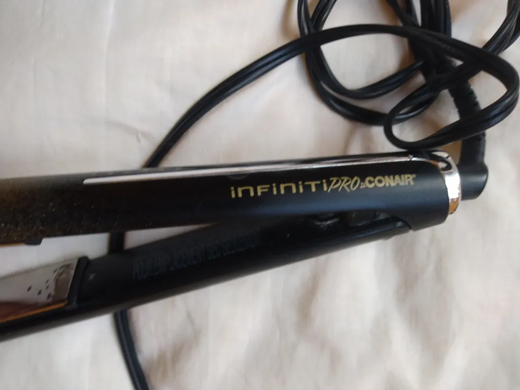 Infiniti pro Conair Hair iron free photo 1