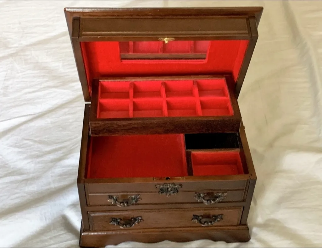 Vintage Jewellery/Trinket Box photo 1