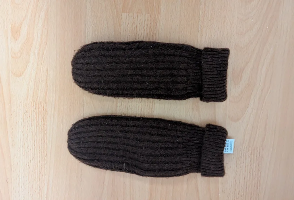 Pieces Brown Knit Mittens - One Size photo 1