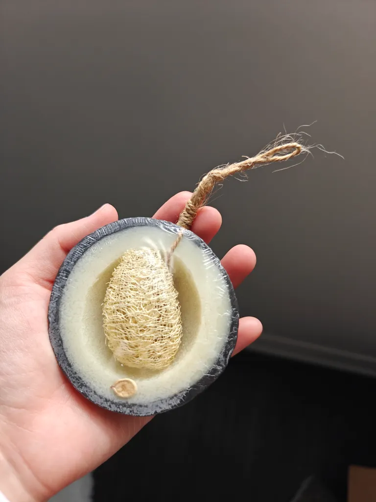 🎀 FREE Soap with mini loofah photo 1