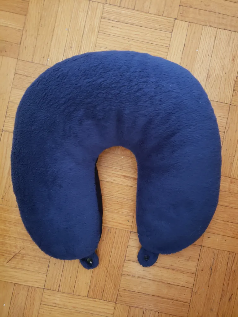 Neck pillow photo 1