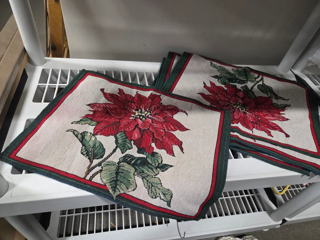 8x pointsettia mats photo 1