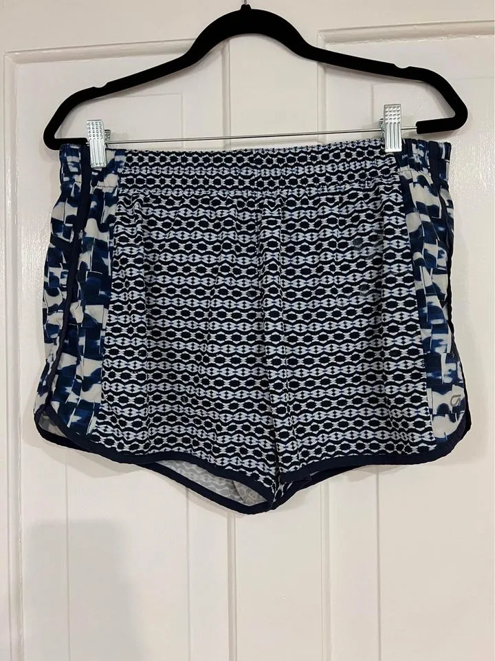 Gap Fit Running Shorts, Women’s Large photo 1