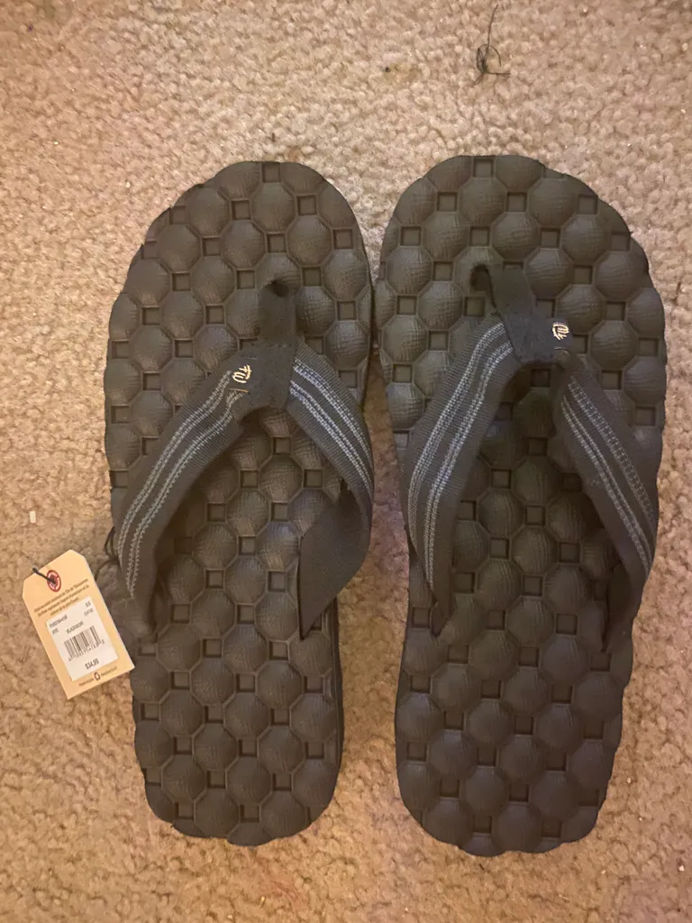Size 9 Flip Flops (“Men’s”) photo 1