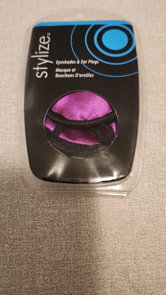 Eyeshades and ear plugs  photo 1