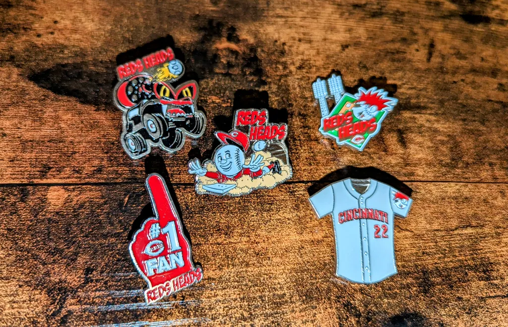 Brand New Cincinnati Reds Pins  photo 1