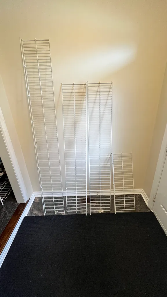 Closet wire shelves photo 1