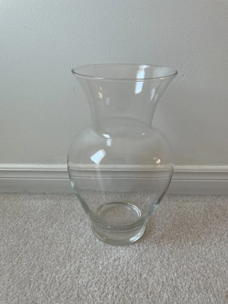 Glass vase photo 1