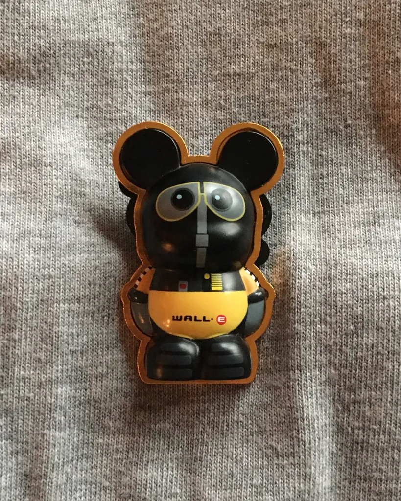 WALL•E / Mickey Mouse Pin photo 1