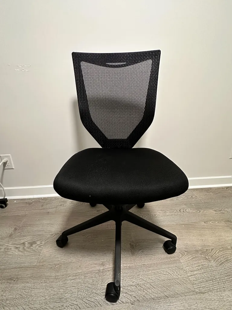Free revolving office chair photo 1