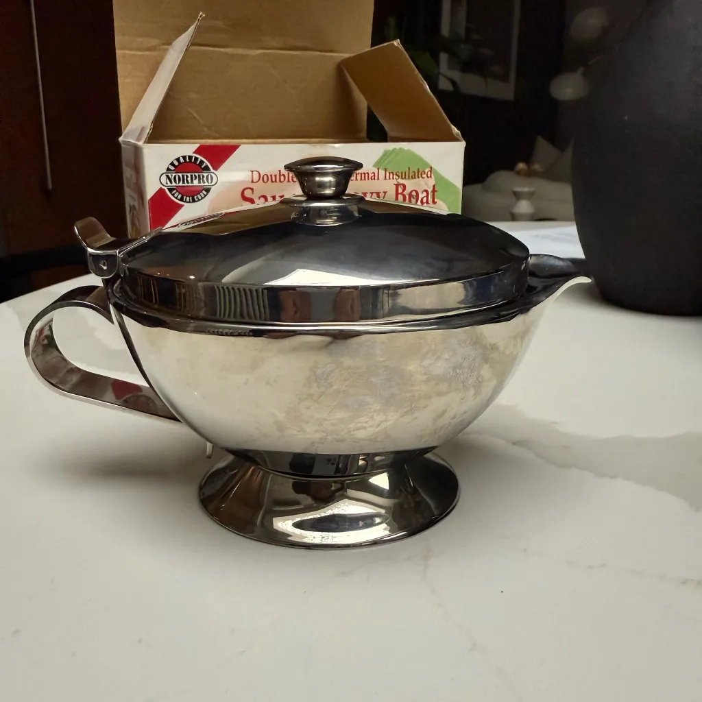 Stainless steel insulated gravy boat photo 1
