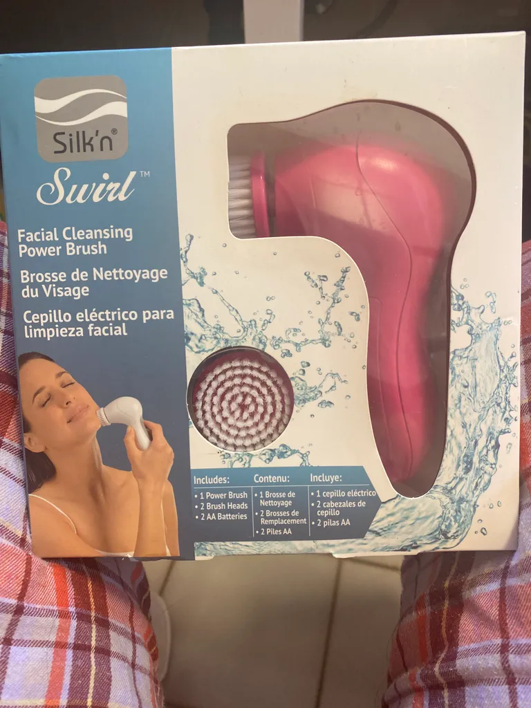 Facial cleansing brush and heated eyelash curler  photo 1