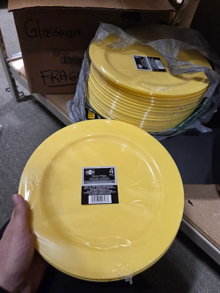 Yellow plastic pizza plates  photo 1