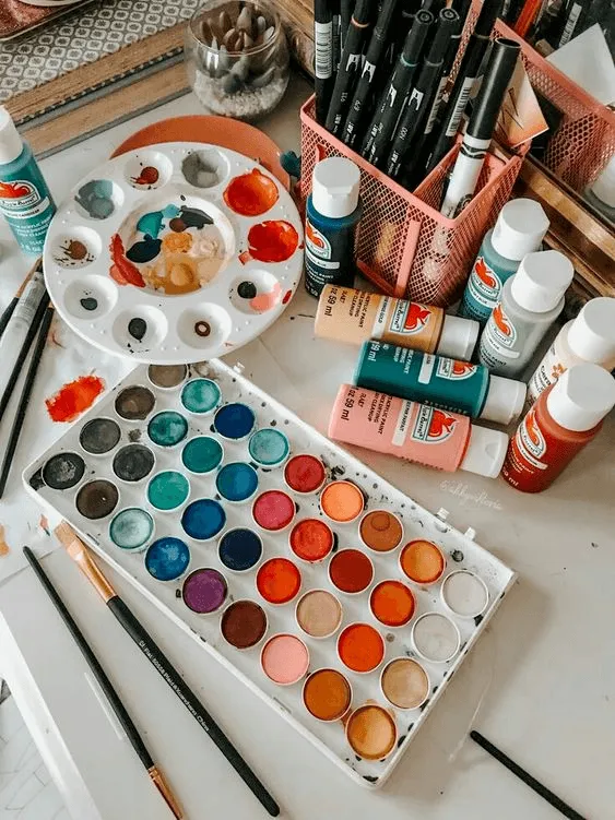 Art supplies photo 1