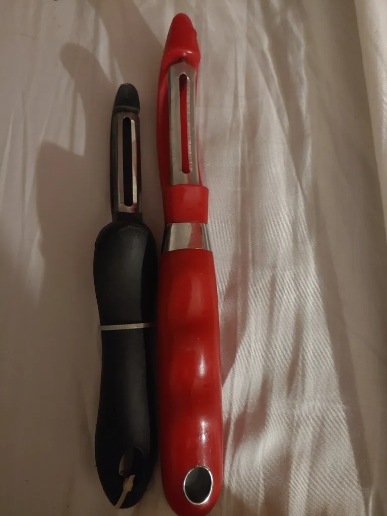 Vegetable peeler  photo 1