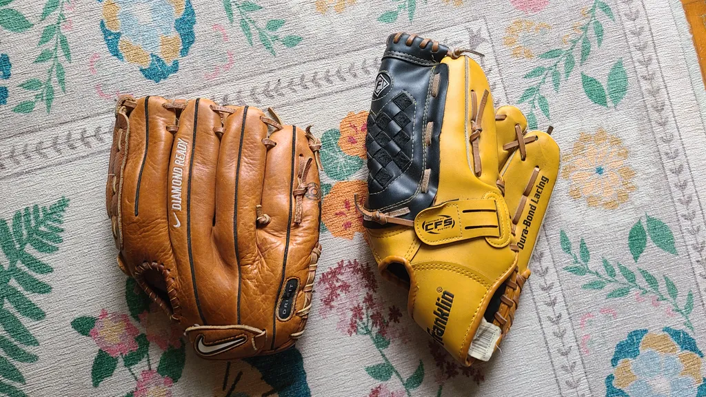 Baseball gloves photo 1