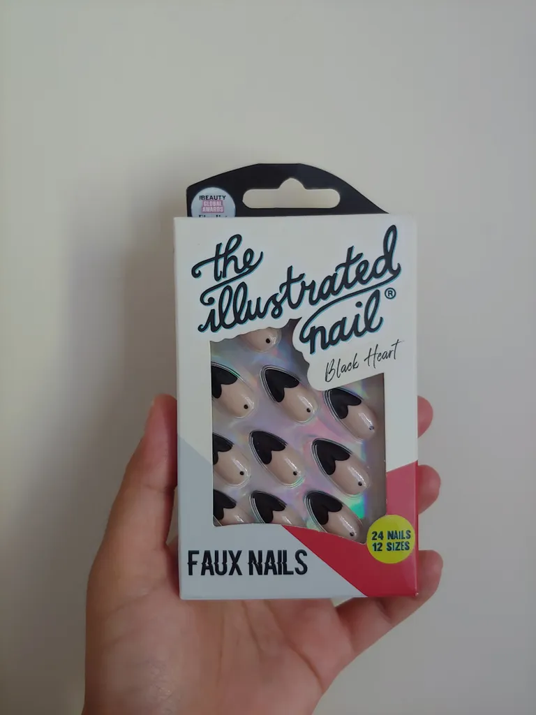 Nude+black Press-on Nails photo 1