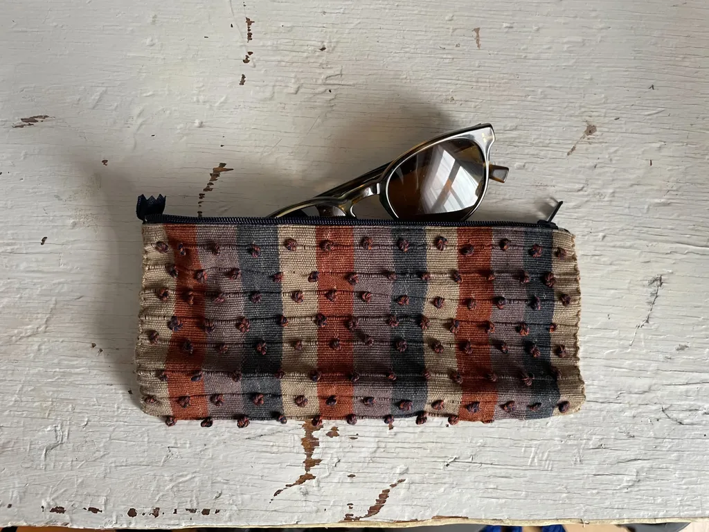 Embroidered purse photo 1