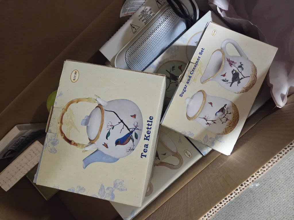 Tea pot , milk and sugar photo 1