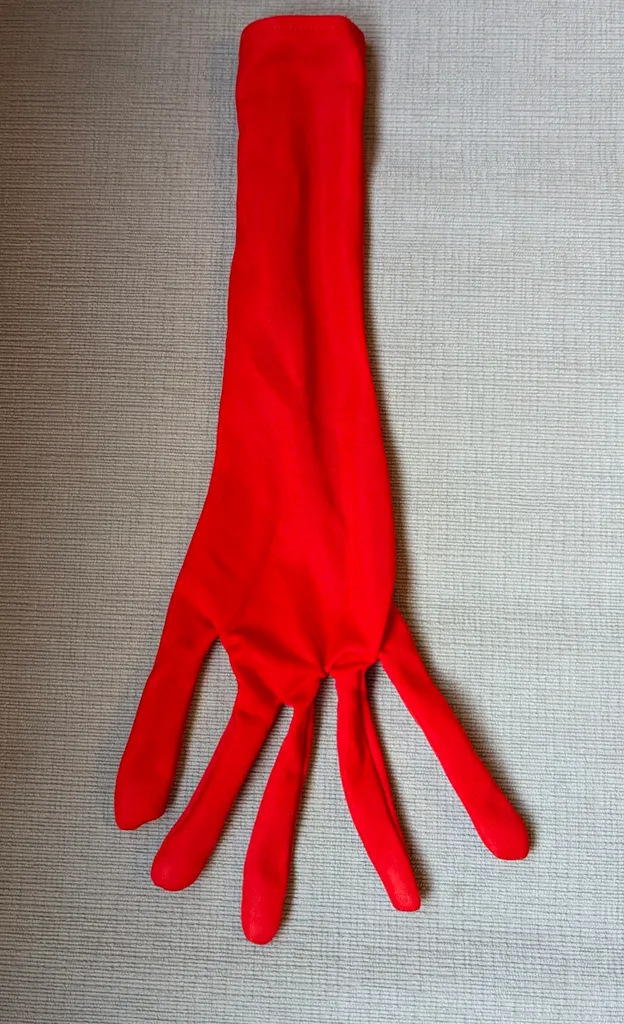 Red Glove  photo 1