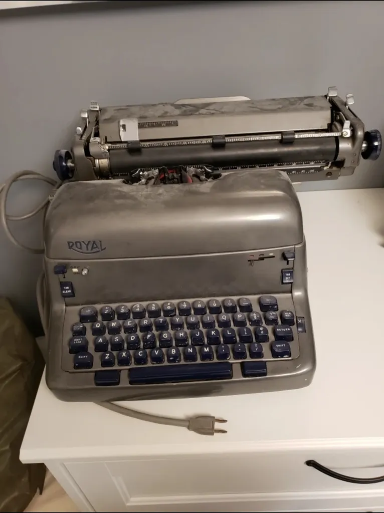 Vintage Royal electric typewriter photo 1