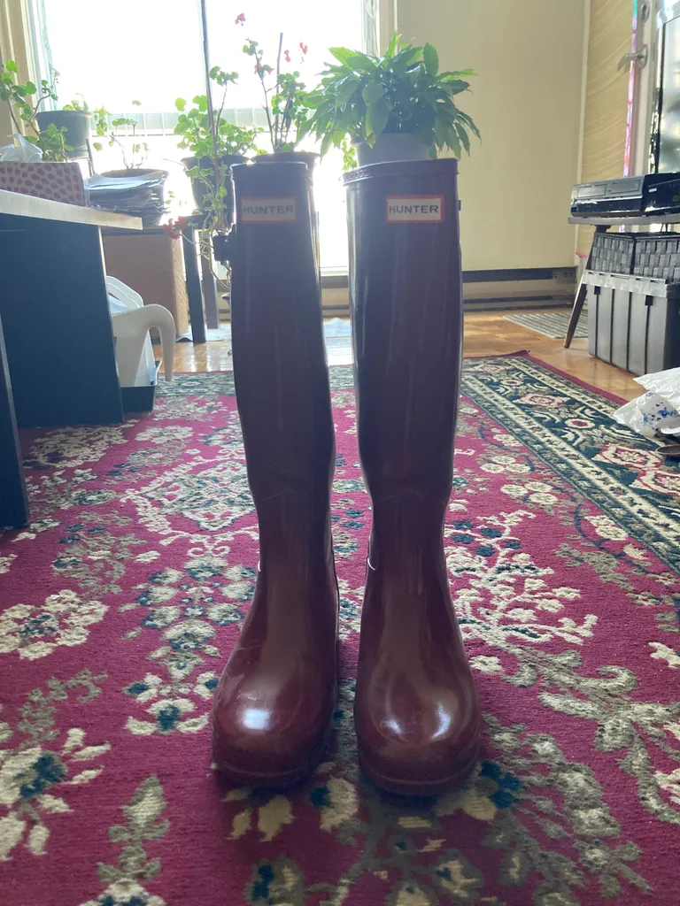 red Hunter boots (with a small problem) photo 1