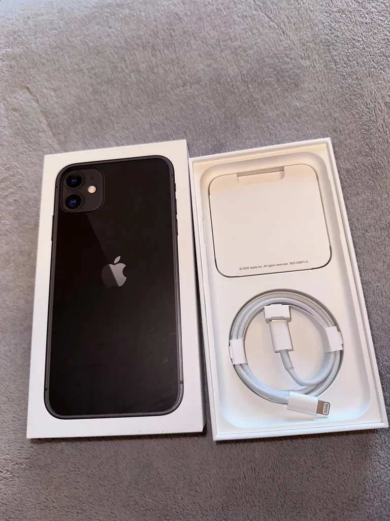 iPhone 11 128gb + otterbox case  photo 1