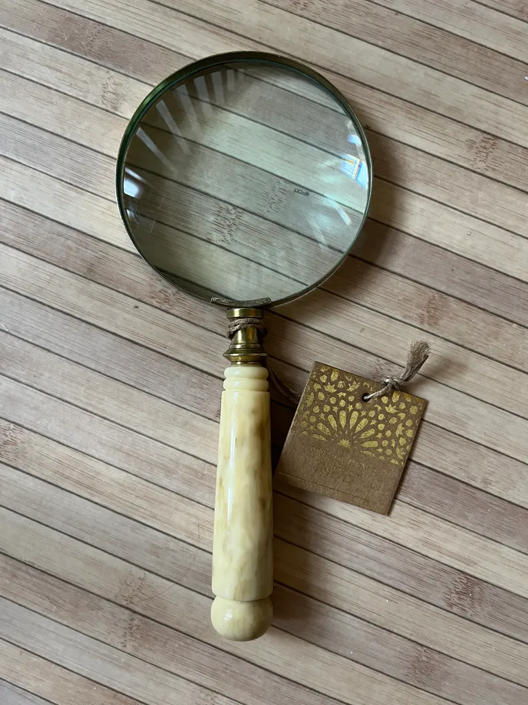 BN large magnifying glass photo 1