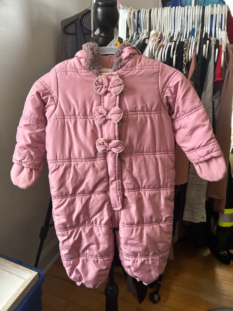 Light purple/pink snow suit with bows photo 1