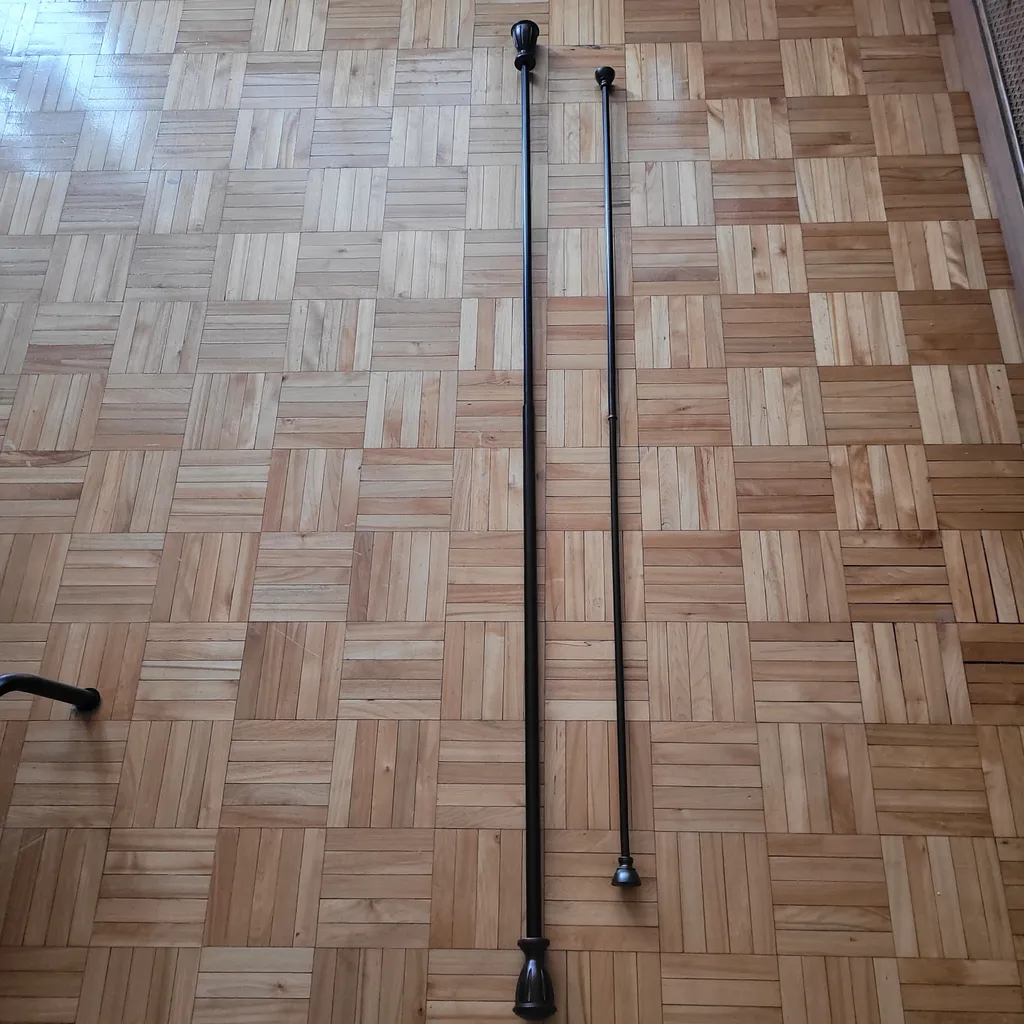 2x Curtain Rods (H3Z) photo 1