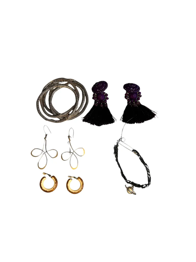 Costume jewelry photo 1